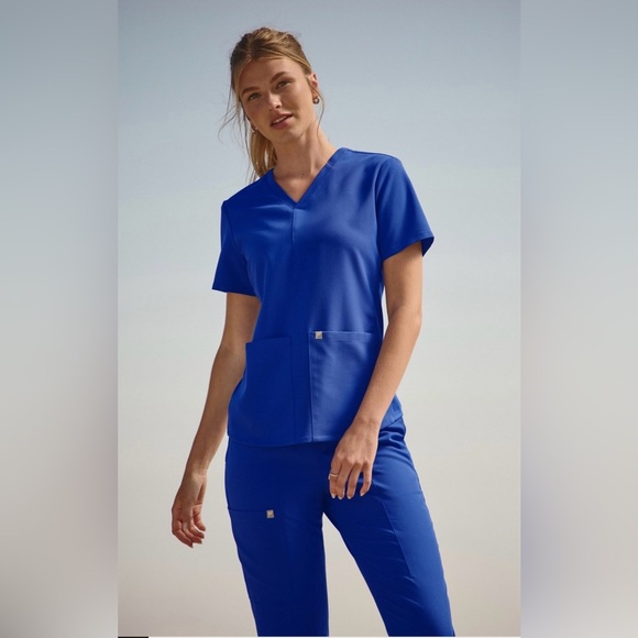 Fabletics Royal Blue Scrub Set - Small Top/Small Tall Joggers - Great Condition! - Picture 2 of 5